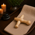 Conçu pour cibler précisément les zones de tension, ce masseur en bois dispose de plusieurs embouts arrondis permettant d’adapter la pression selon vos besoins.